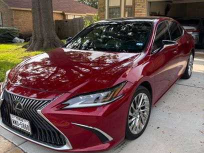 Used 2019 Lexus ES 350 Ultra Luxury w/ Accessory Package 2