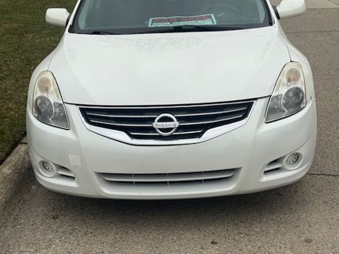 Used 2010 Nissan Altima 2.5 S image 1