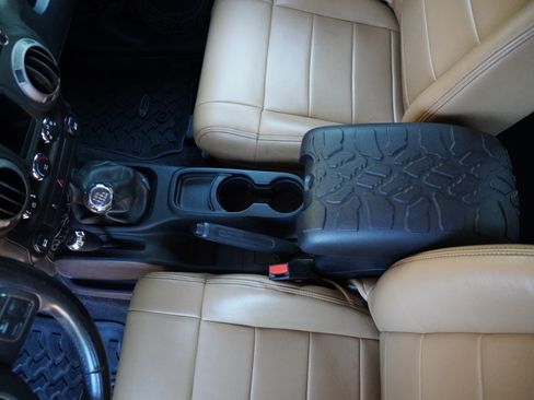 Used 2012 Jeep Wrangler Sport w/ Connectivity Group AWD/4WD image 15