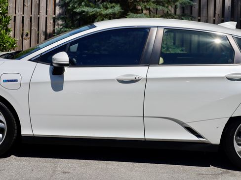 Used 2018 Honda Clarity Plug-In Hybrid image 6