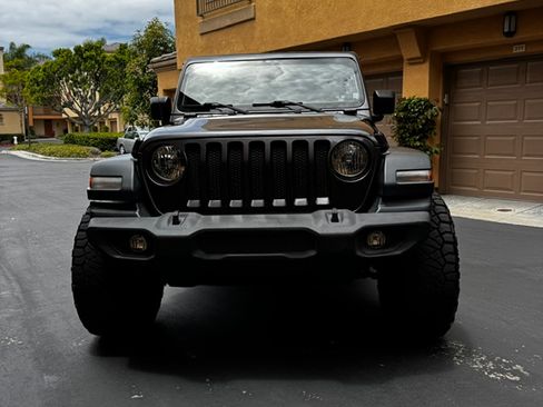 Used 2018 Jeep Wrangler Unlimited Sport S AWD/4WD image 2