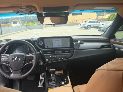Used 2024 Lexus ES 300h w/ Premium Package FWD image 8