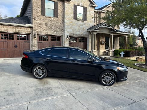 Used 2014 Ford Fusion Titanium image 2