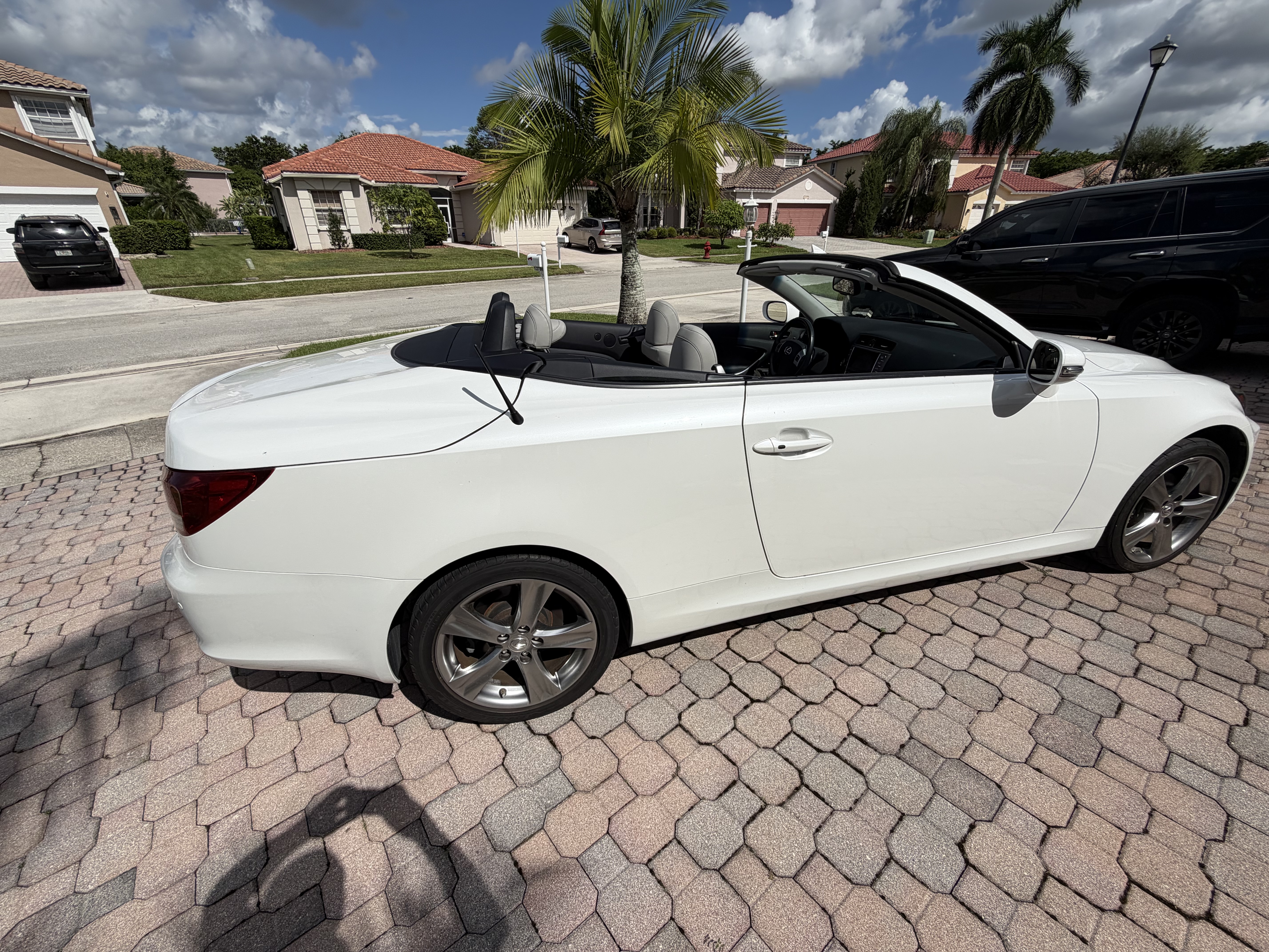 Used 2012 Lexus IS 250C w/ Luxury Pkg RWD image 12