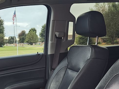 Used 2017 GMC Yukon XL SLT image 14