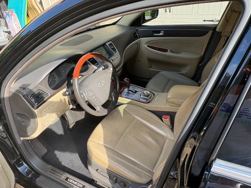 Used 2012 Hyundai Genesis 4.6 RWD image 8