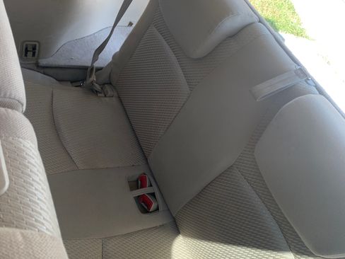 Used 2005 Toyota Highlander 2WD V6 w/ 3rd Row image 15