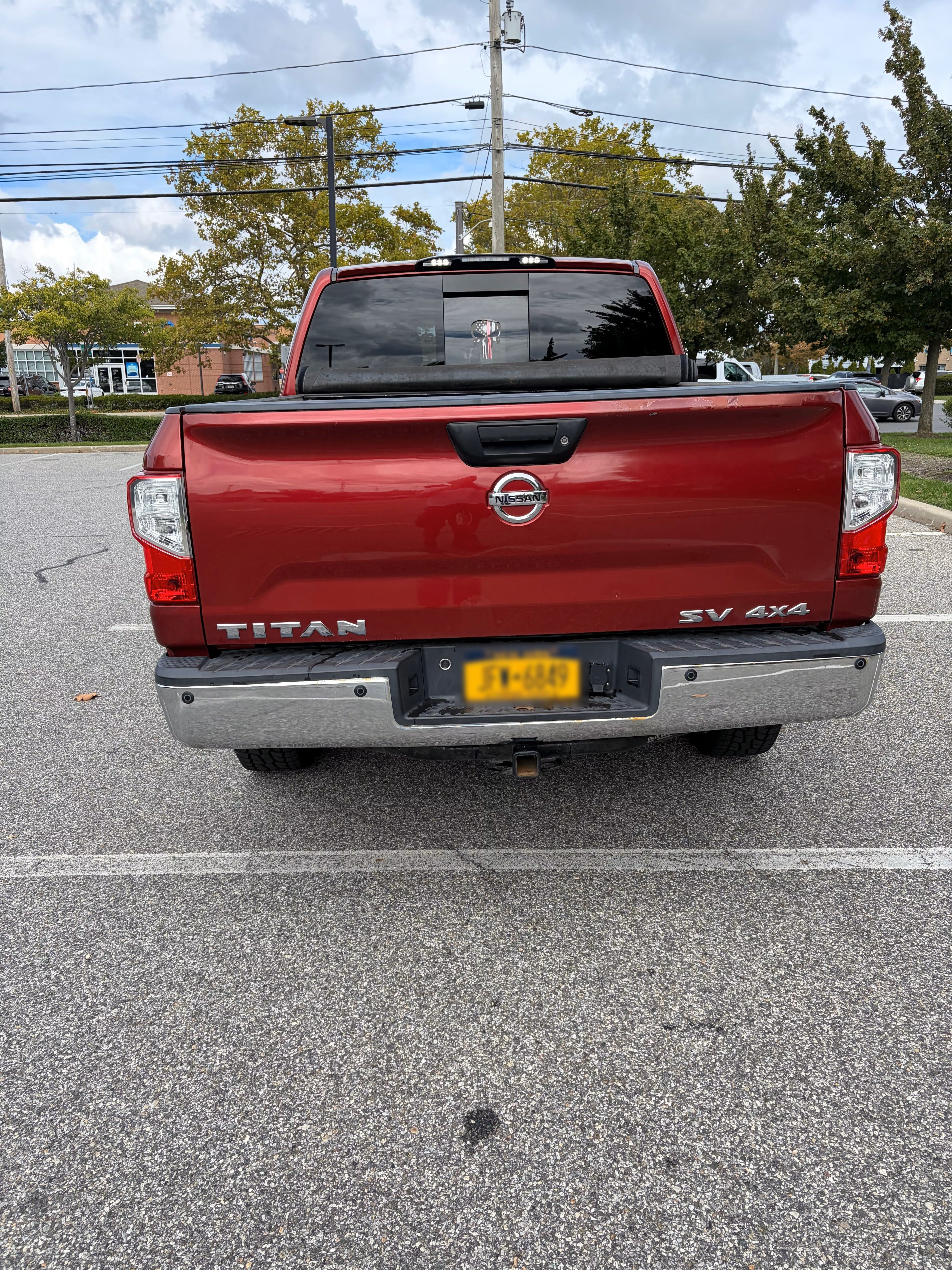 Used 2017 Nissan Titan SV AWD/4WD image 10