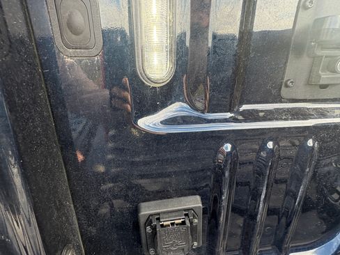 Used 2025 Ford F350 Lariat w/ FX4 Off-Road Package image 5