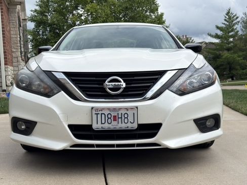 Used 2017 Nissan Altima 2.5 SR w/ Midnight Edition Package FWD image 5