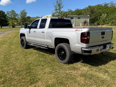 Used 2017 Chevrolet Silverado 1500 LT w/ All Star Edition AWD/4WD image 4