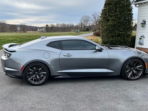 Used 2021 Chevrolet Camaro ZL1 w/ LPO, ZL1 Protection Package RWD image 9