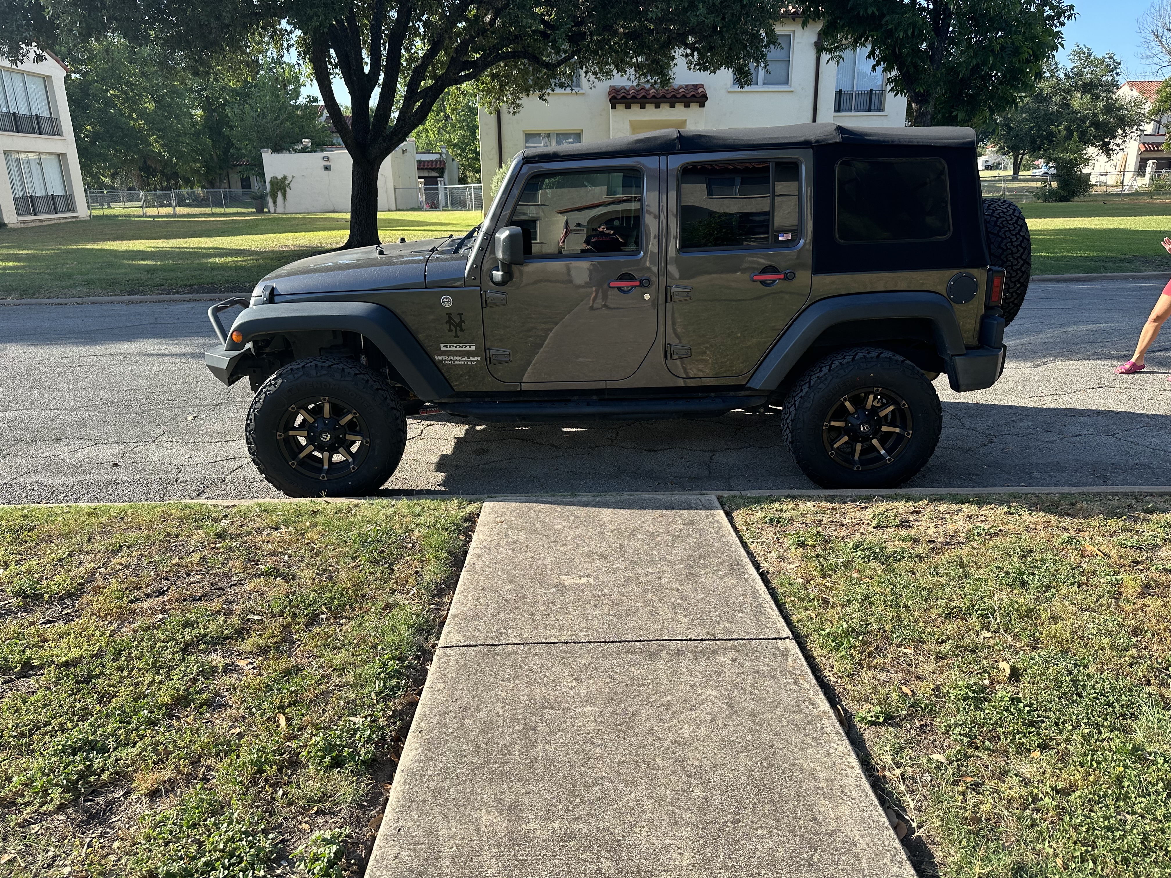 Used 2017 Jeep Wrangler Unlimited Sport w/ Quick Order Package 24S AWD/4WD image 2
