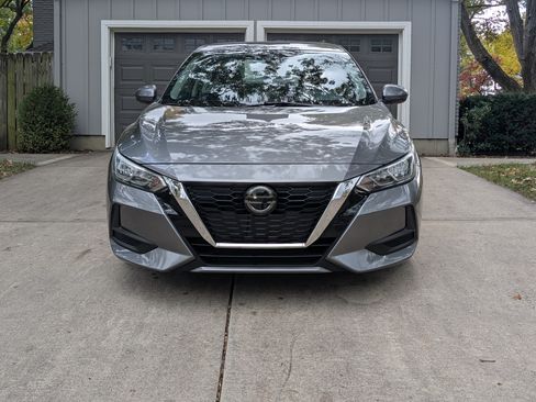 Used 2021 Nissan Sentra SV image 2