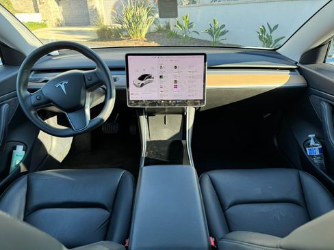 Used 2020 Tesla Model 3 Long Range image 6
