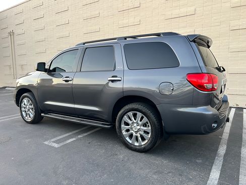 Used 2014 Toyota Sequoia Limited image 2