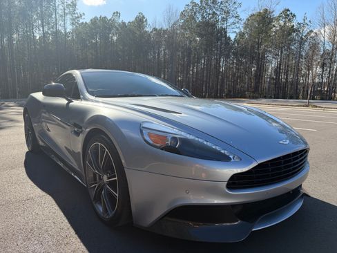 Used 2014 Aston Martin Vanquish Coupe image 17