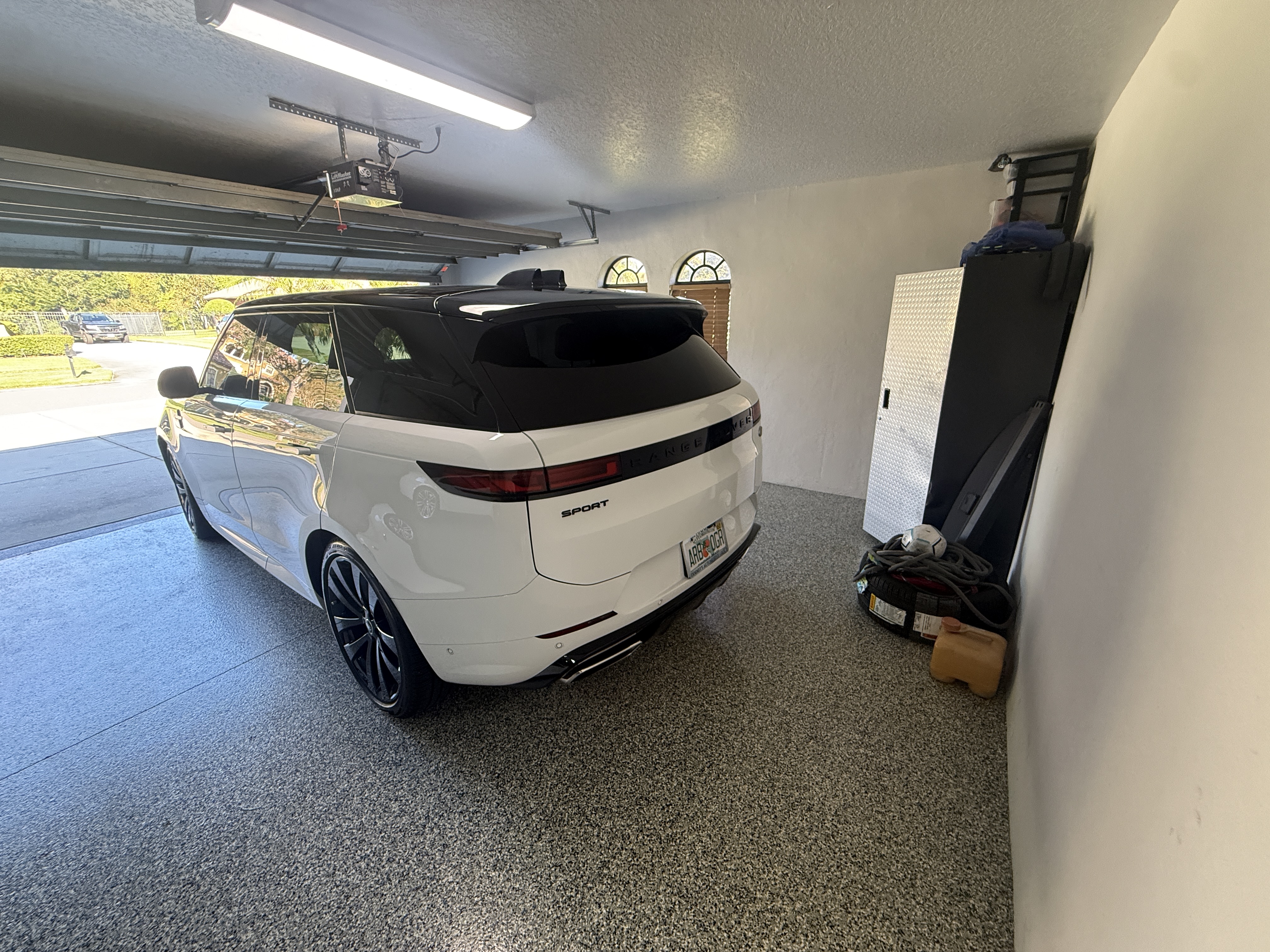 Used 2023 Land Rover Range Rover Sport SE Dynamic AWD/4WD image 4