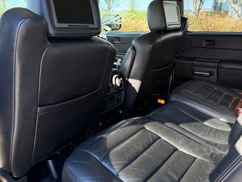 Used 2005 HUMMER H2 w/ Preferred Equipment Group image 9