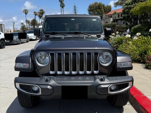 Used 2020 Jeep Wrangler Unlimited Sahara AWD/4WD image 5