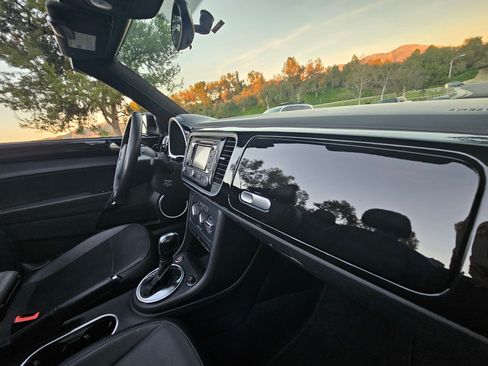 Used 2013 Volkswagen Beetle 2.5 image 19
