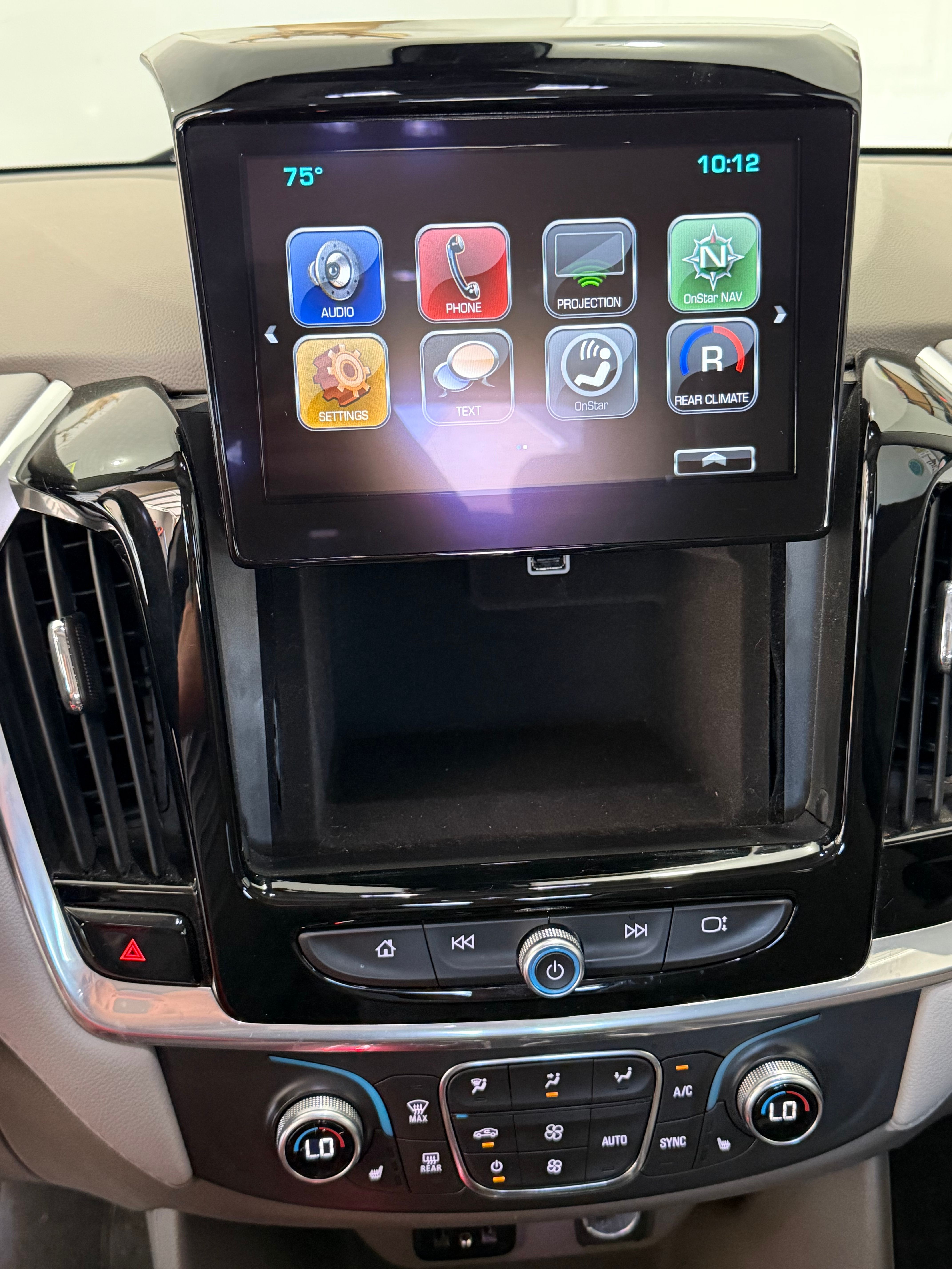Used 2019 Chevrolet Traverse LT FWD image 4