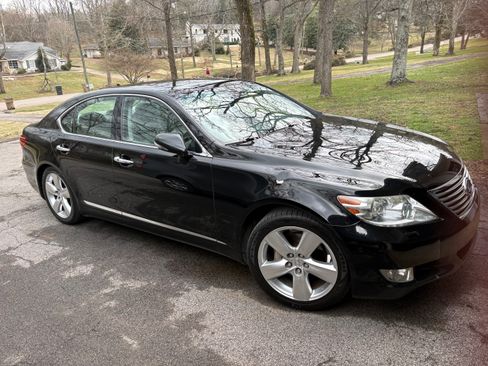 Used 2010 Lexus LS 460 RWD image 2