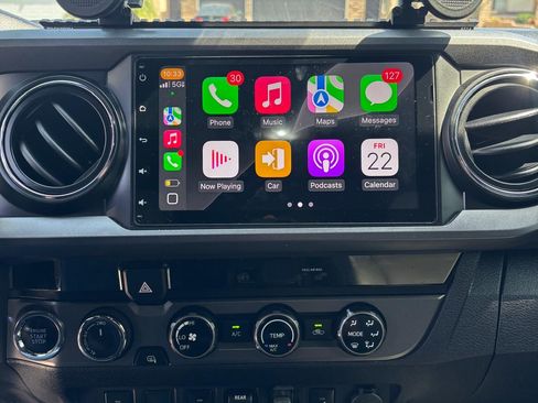 Used 2018 Toyota Tacoma TRD Off-Road w/ Technology Package AWD/4WD image 10
