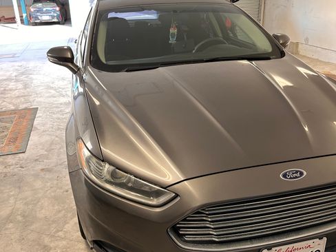 Used 2013 Ford Fusion SE image 2