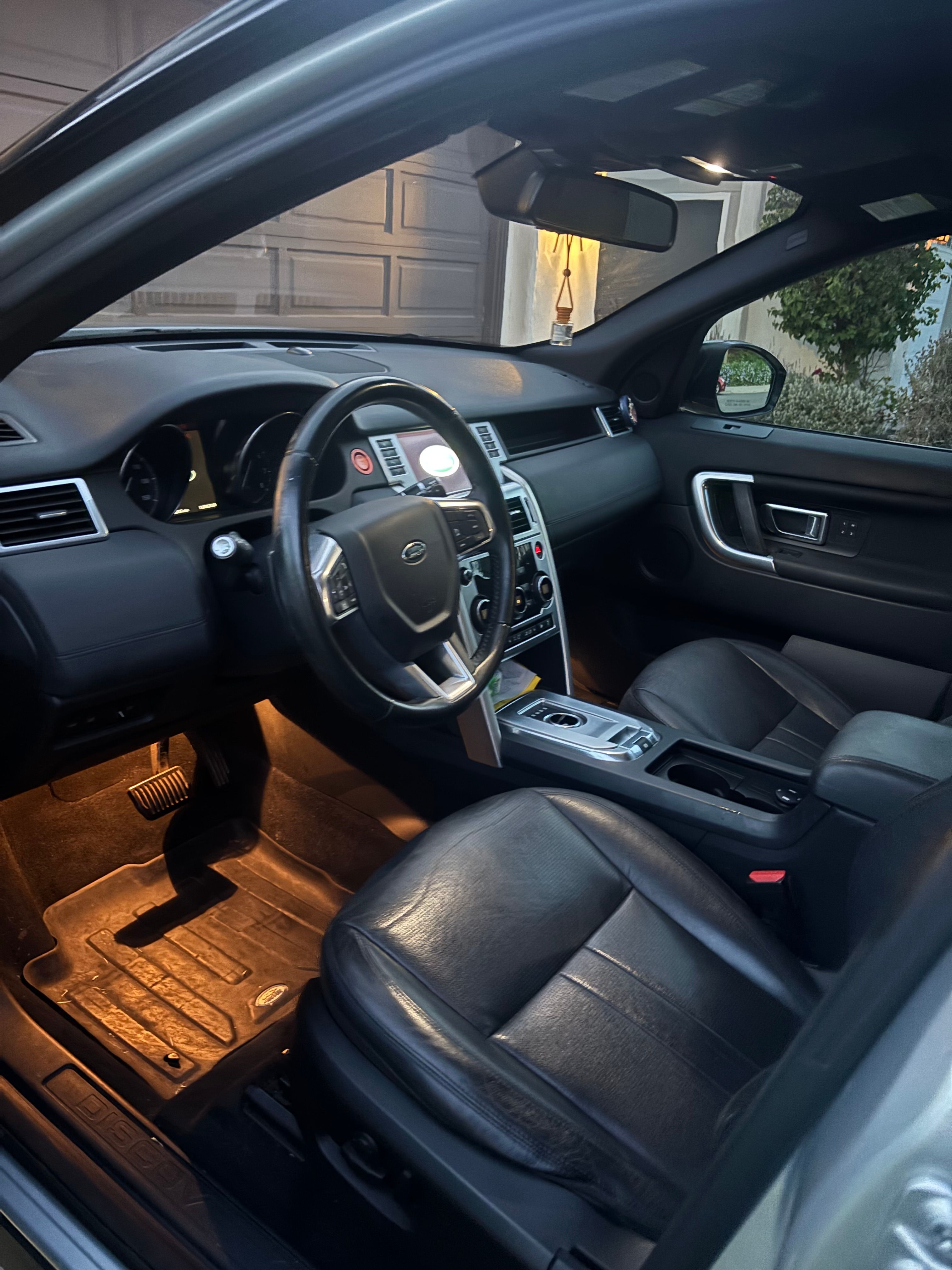 Used 2018 Land Rover Discovery Sport HSE AWD/4WD image 6