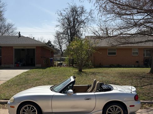 Used 2002 MAZDA MX-5 Miata LS RWD image 10