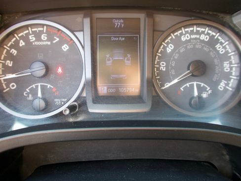 Used 2020 Toyota Tacoma TRD Off-Road AWD/4WD image 18