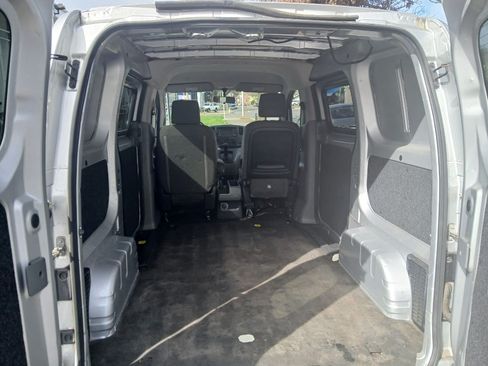 Used 2017 Nissan NV200 SV w/ Technology Package image 2