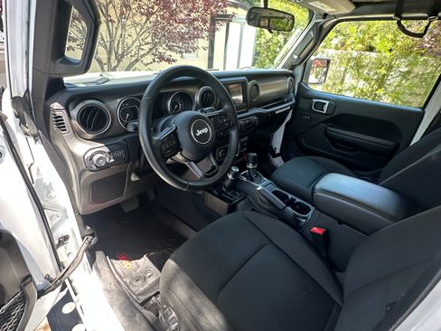 Used 2018 Jeep Wrangler Unlimited Sport S image 2