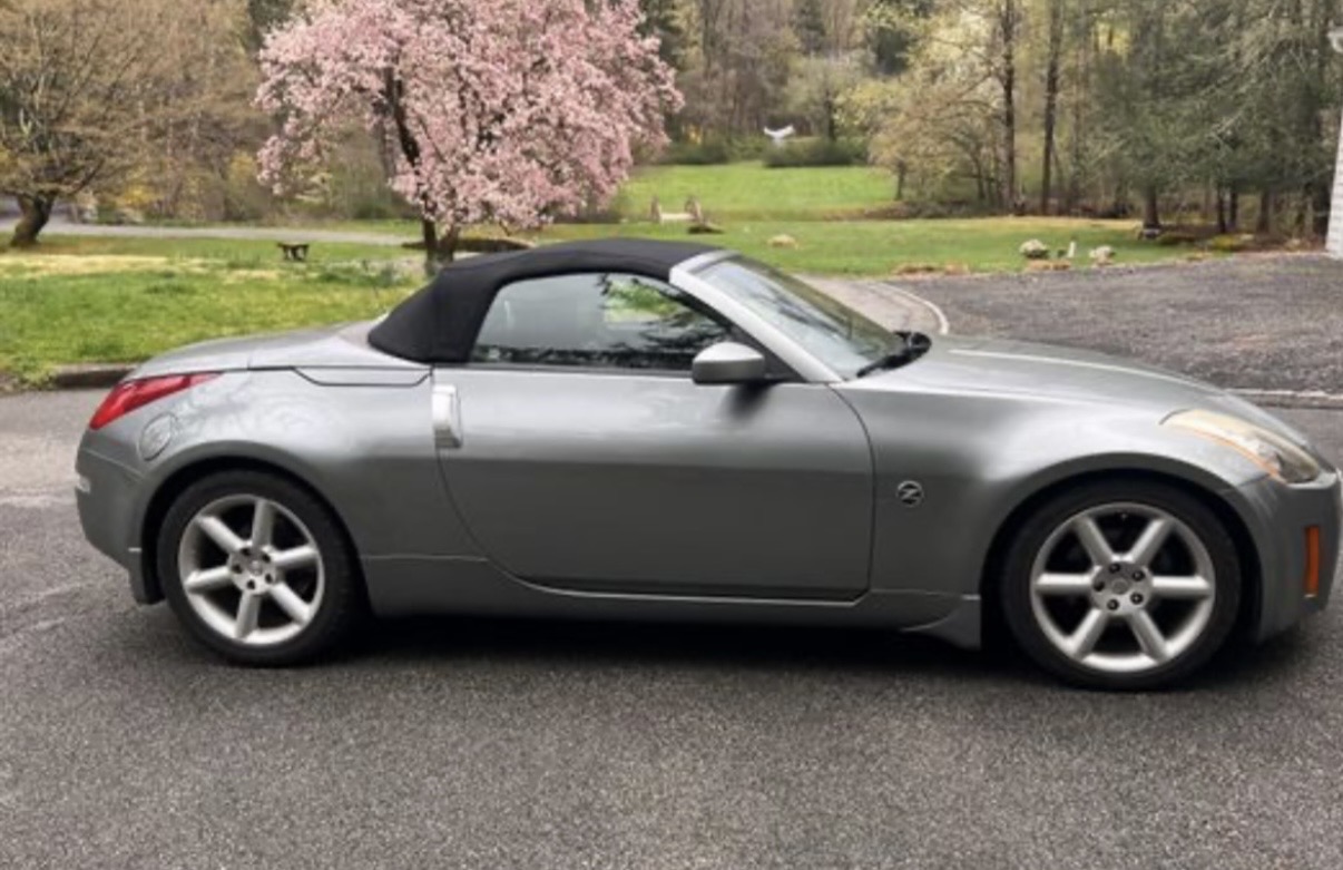 Used 2005 Nissan 350Z Touring RWD image 2