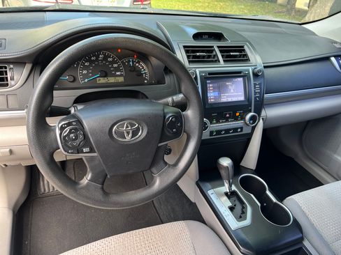 Used 2014 Toyota Camry LE image 1