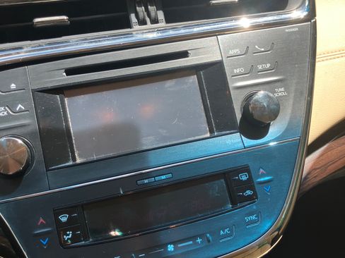 Used 2014 Toyota Avalon XLE Touring FWD image 13