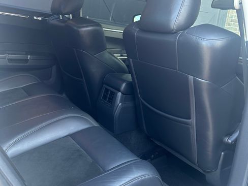 Used 2009 Chrysler 300 SRT8 w/ SRT Option Group II RWD image 15