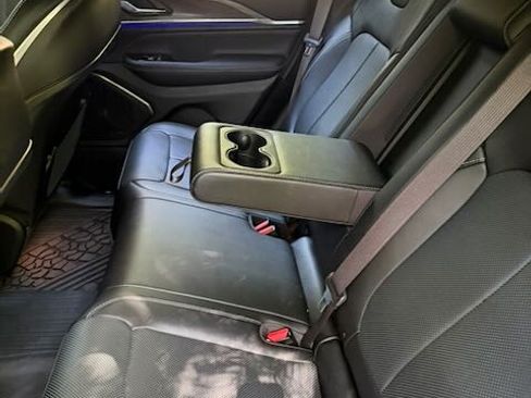 Used 2024 Jeep Grand Cherokee Overland w/ Luxury Tech Group IV AWD/4WD image 5