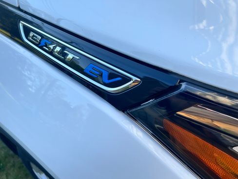 Used 2020 Chevrolet Bolt LT FWD image 14