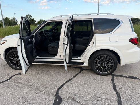 Used 2024 INFINITI QX80 Sensory AWD/4WD image 25