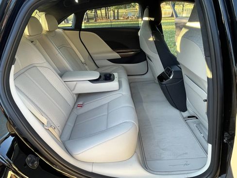 Used 2022 Lucid Air Grand Touring image 9