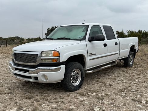 Used 2005 GMC Sierra 2500 SLE w/ Heavy-Duty Power Package image 4