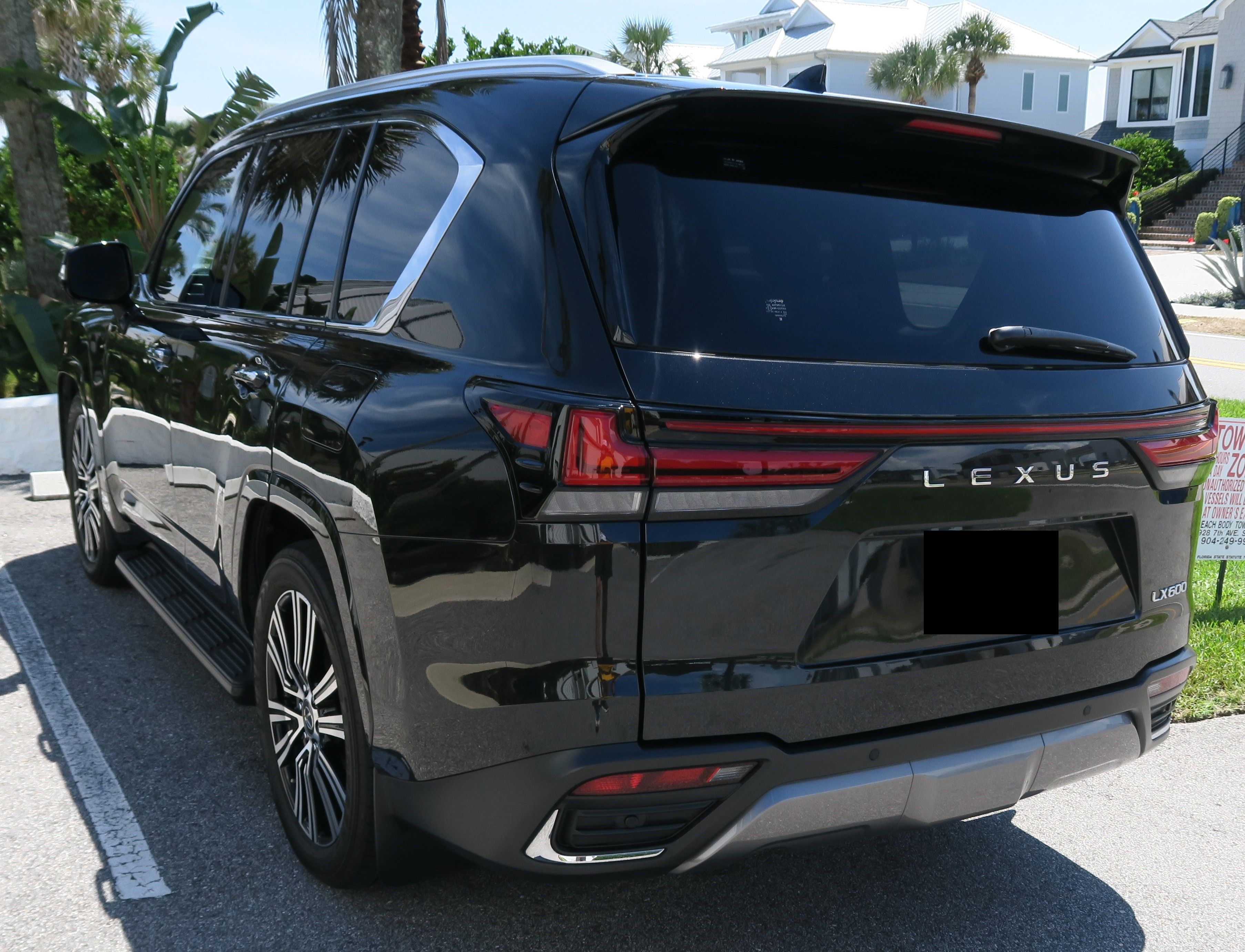 Used 2023 Lexus LX 600 4WD w/ Accessory Package (Z1) image 4