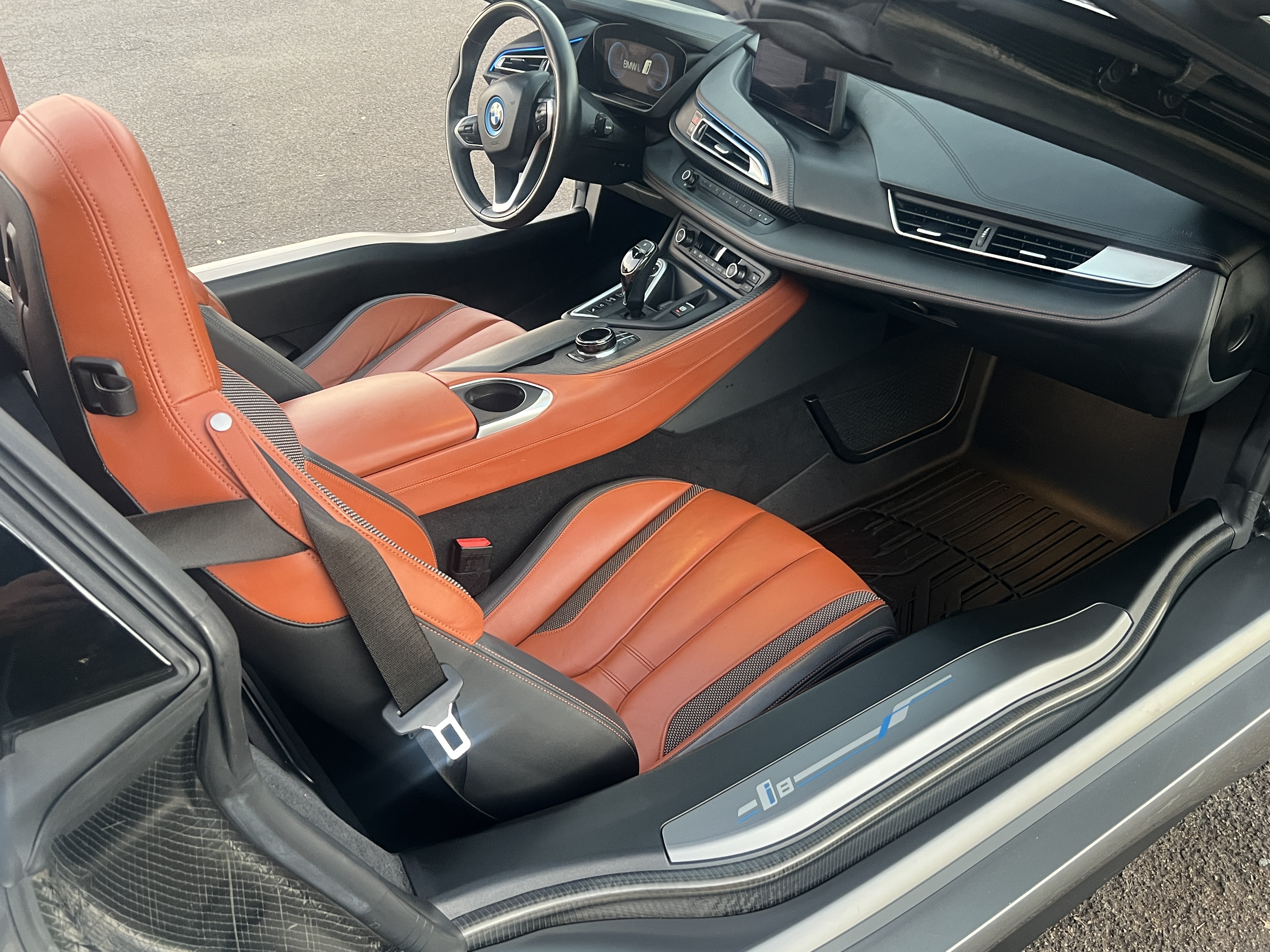 Used 2019 BMW i8 Roadster AWD/4WD image 23