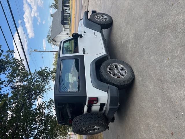 Used 2015 Jeep Wrangler Rubicon w/ Power Convenience Group AWD/4WD image 4