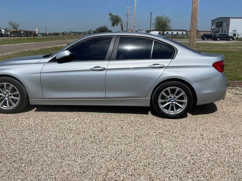 Used 2016 BMW 320i Sedan image 2