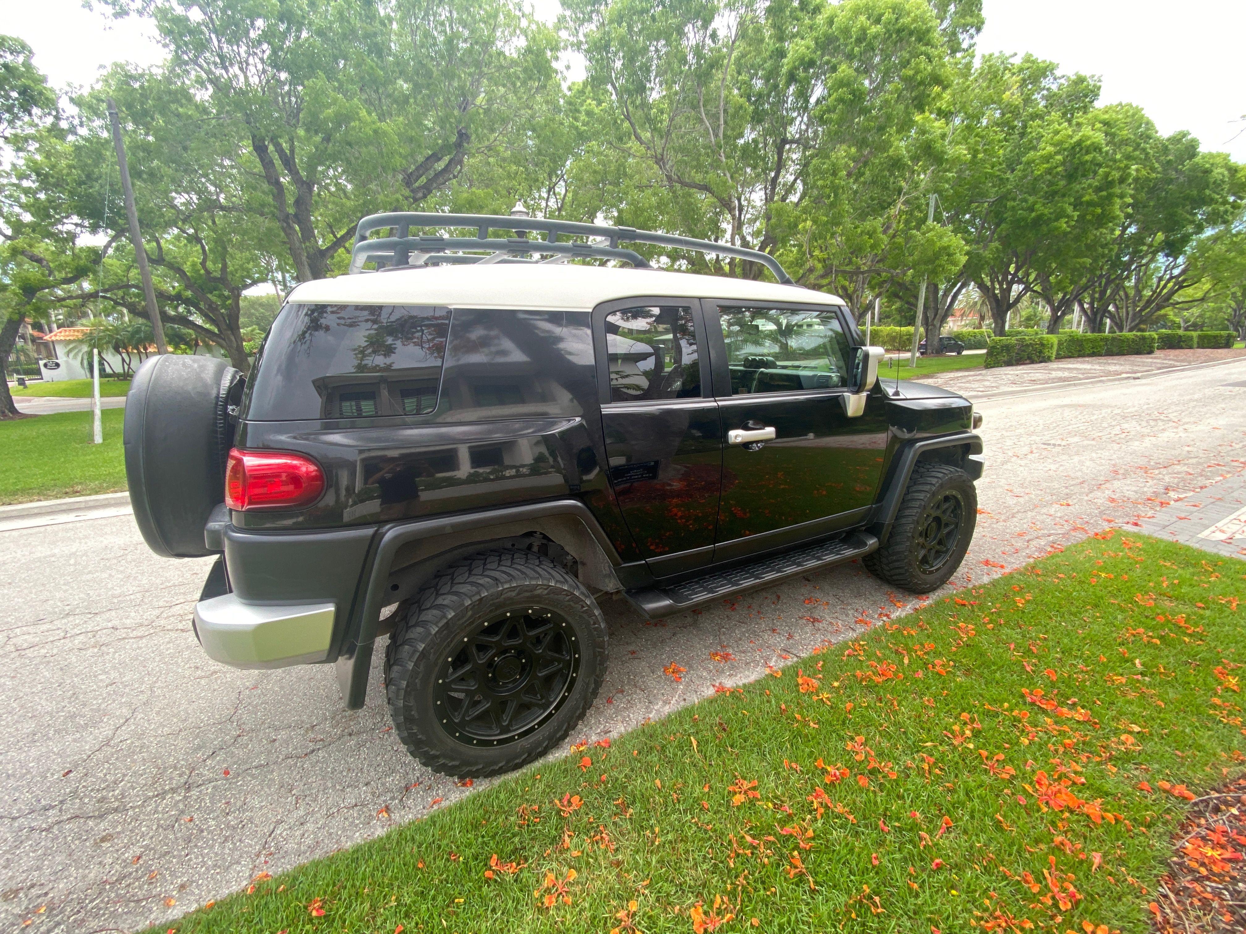 Used 2007 Toyota FJ Cruiser 4WD w/ Upgrade Pkg 2 image 8