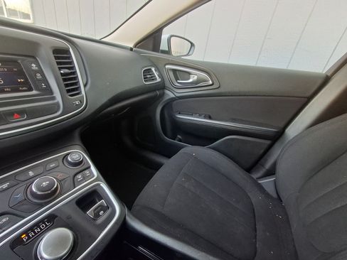 Used 2015 Chrysler 200 Limited w/ Convenience Group image 10