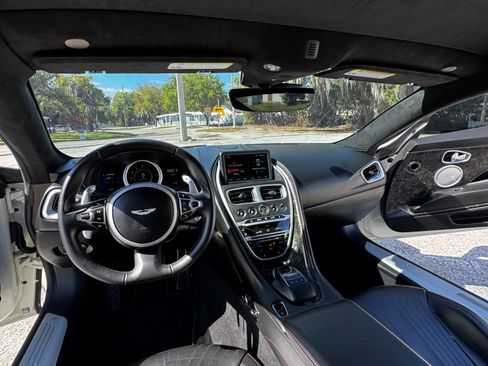 Used 2018 Aston Martin DB11 V12 image 12